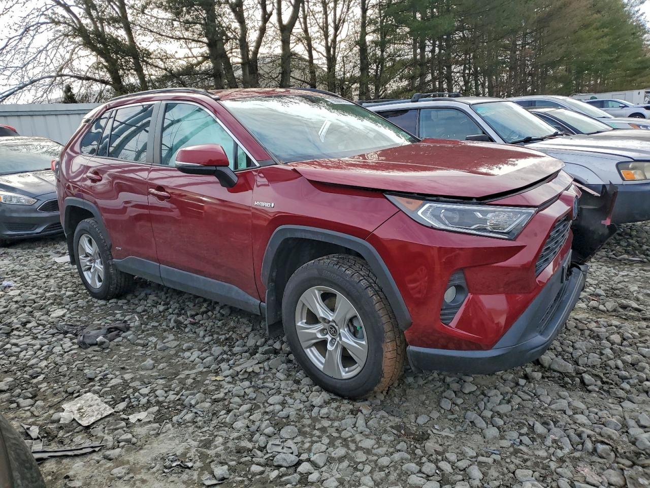 2021 TOYOTA RAV4 XLE photo 4