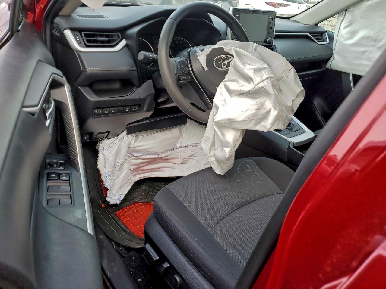 2021 TOYOTA RAV4 XLE photo 8