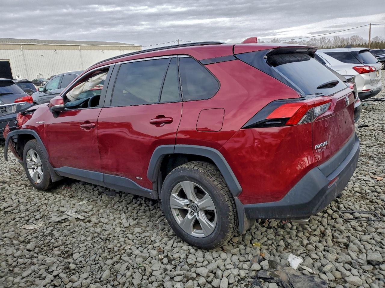 2021 TOYOTA RAV4 XLE photo 2