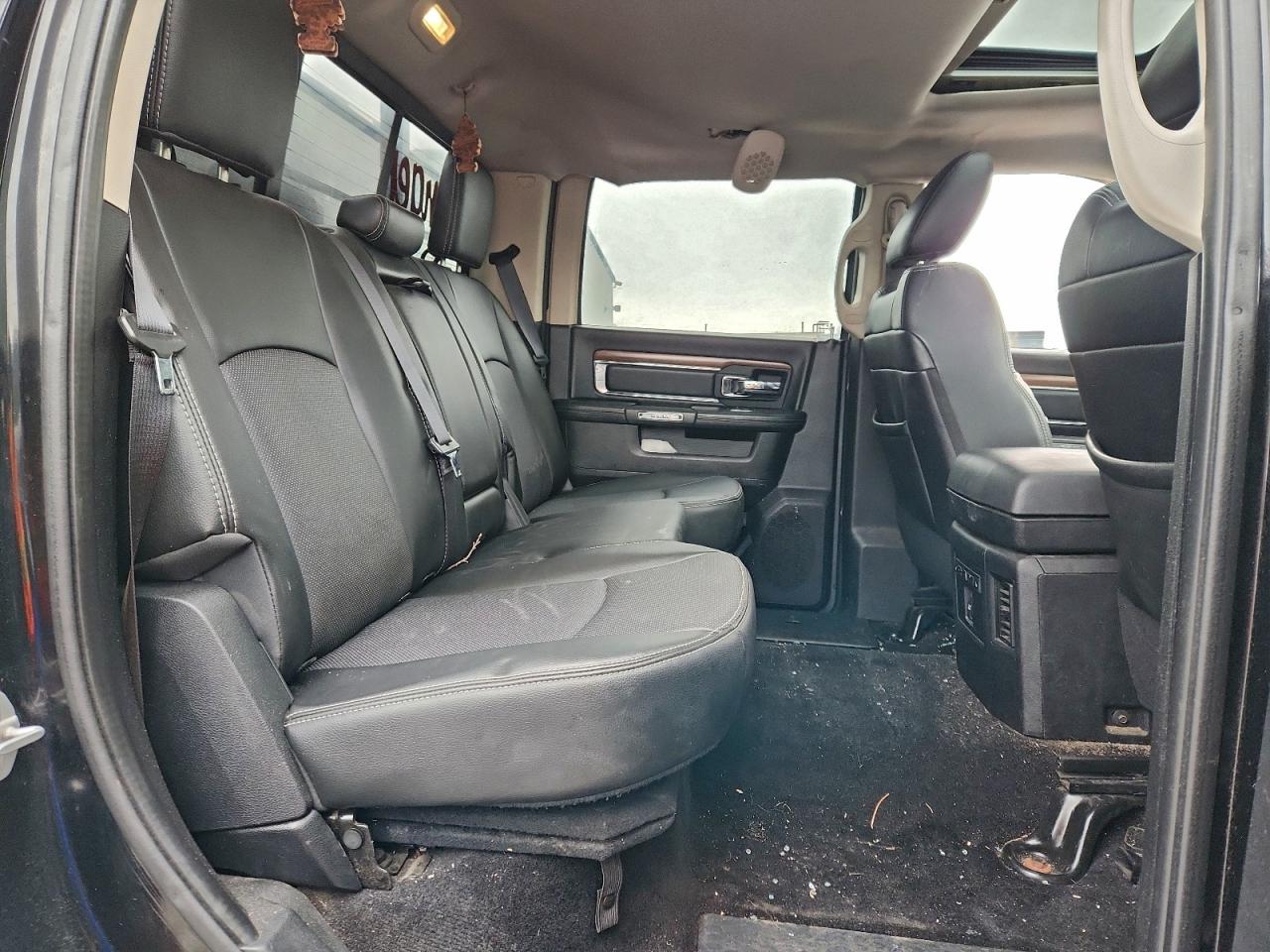 2015 RAM 1500 LARAMIE photo 10
