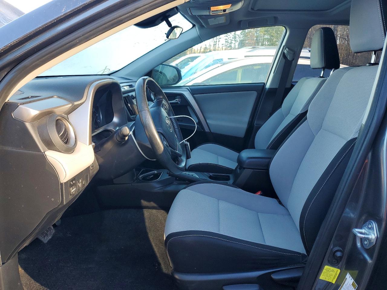 2018 TOYOTA RAV4 XLE photo 7