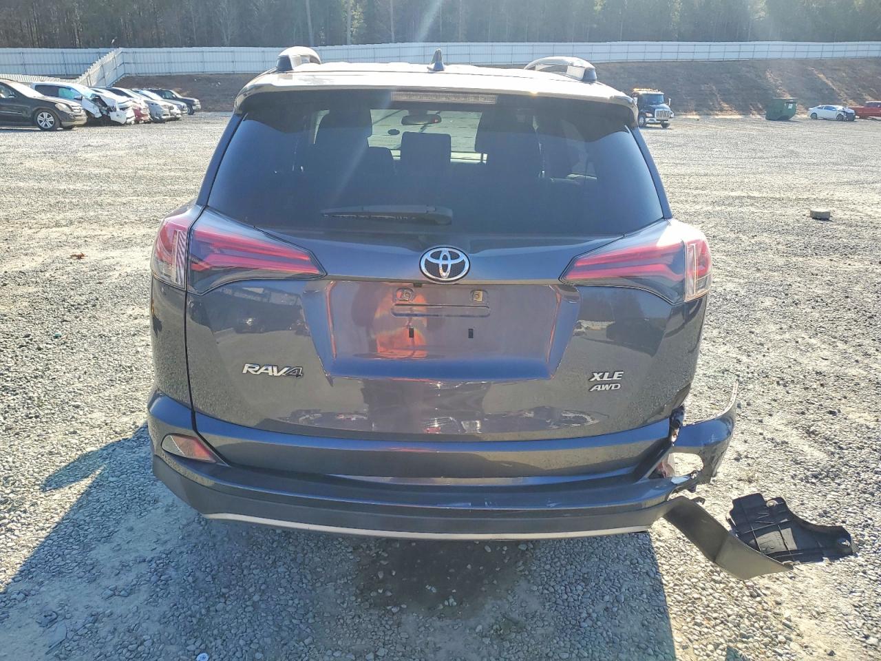 2018 TOYOTA RAV4 XLE photo 6