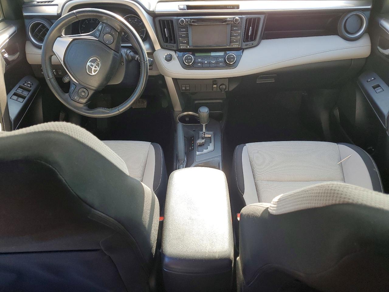 2018 TOYOTA RAV4 XLE photo 8