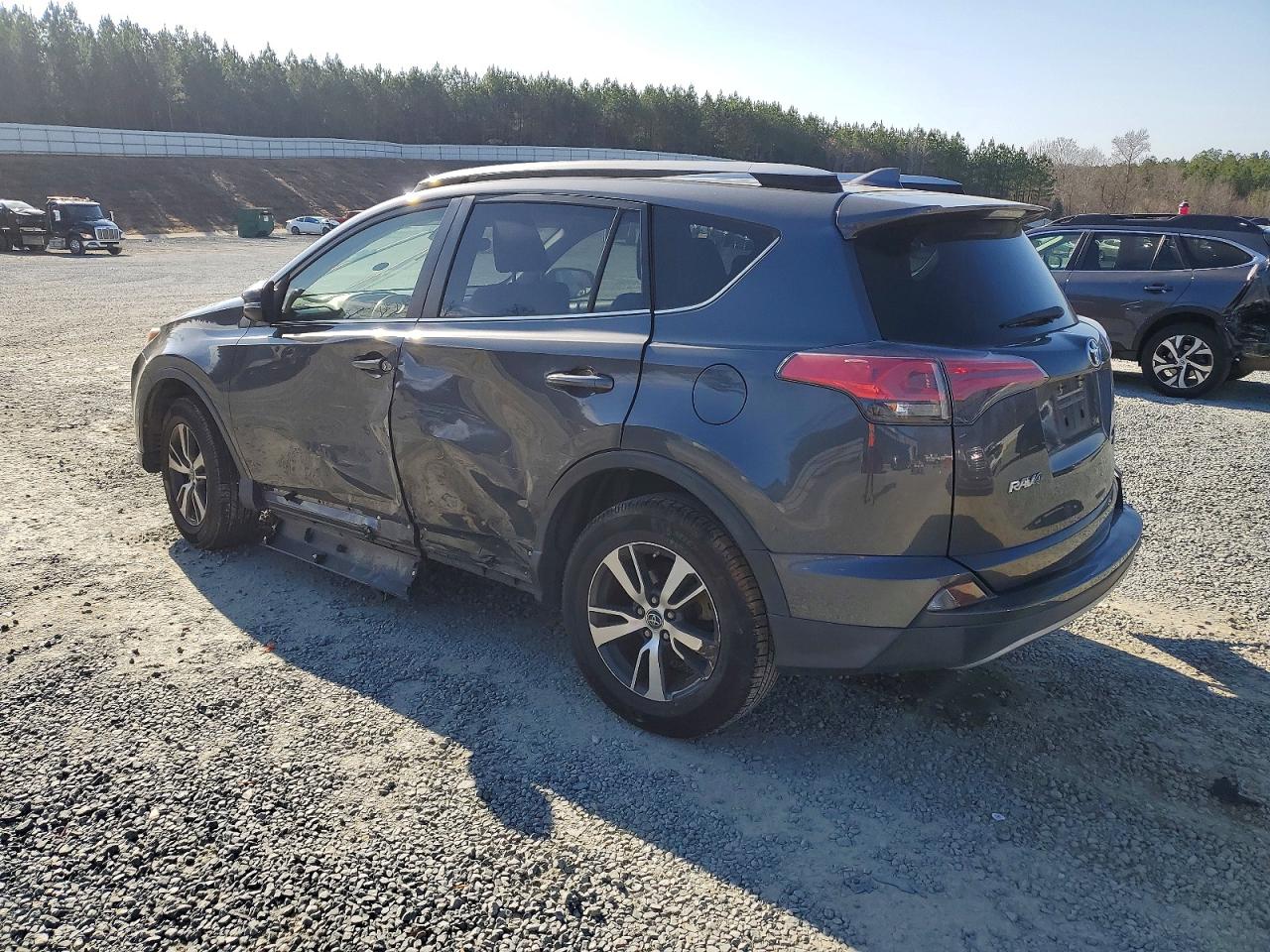 2018 TOYOTA RAV4 XLE photo 2