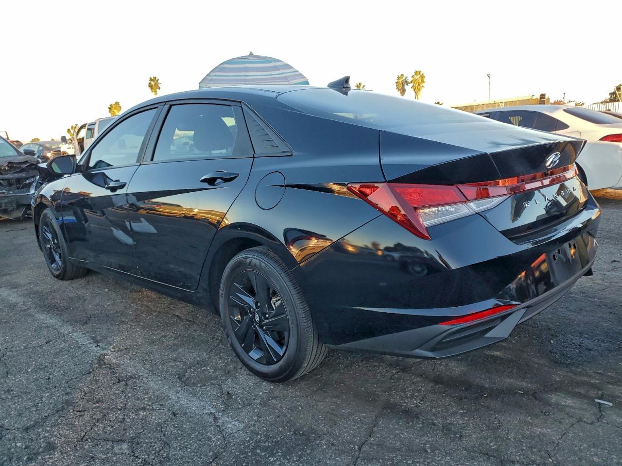 2023 HYUNDAI ELANTRA SEL photo 2