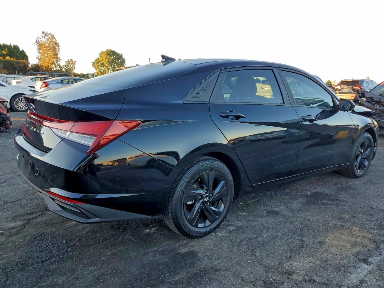 2023 HYUNDAI ELANTRA SEL photo 3