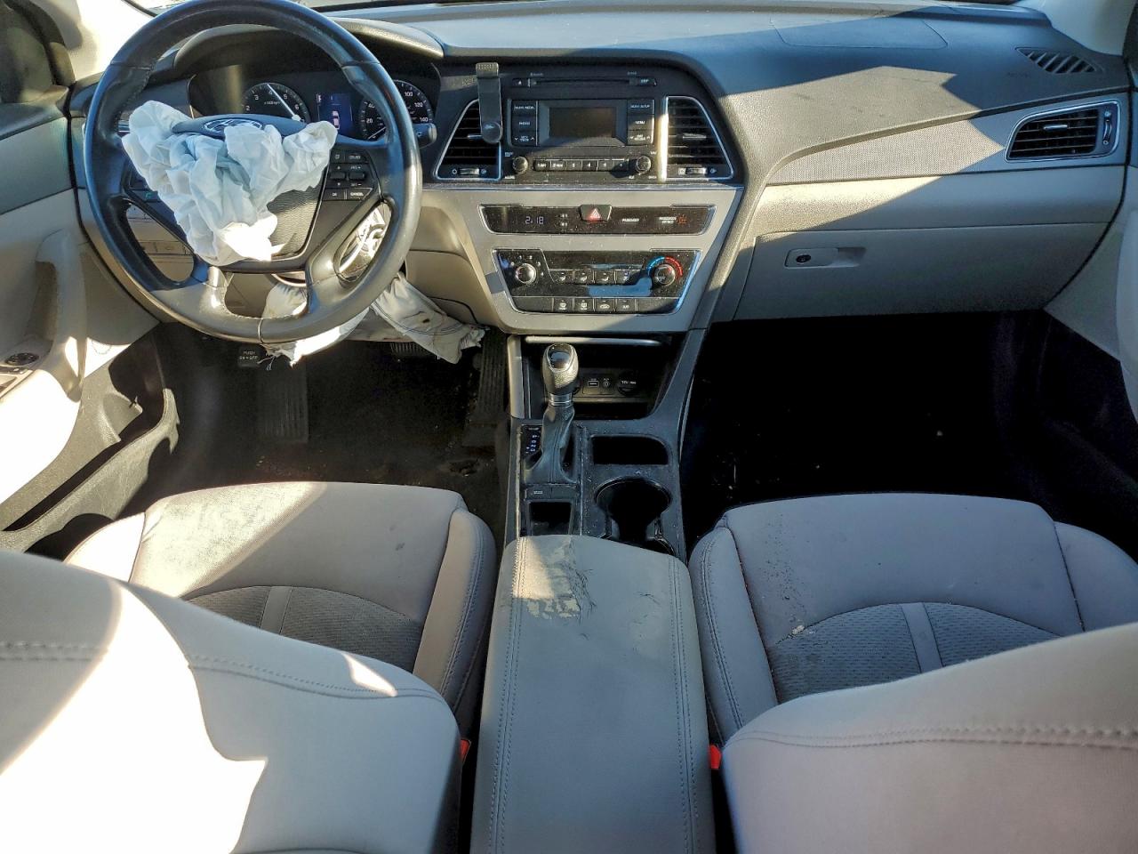 2017 HYUNDAI SONATA SE photo 8