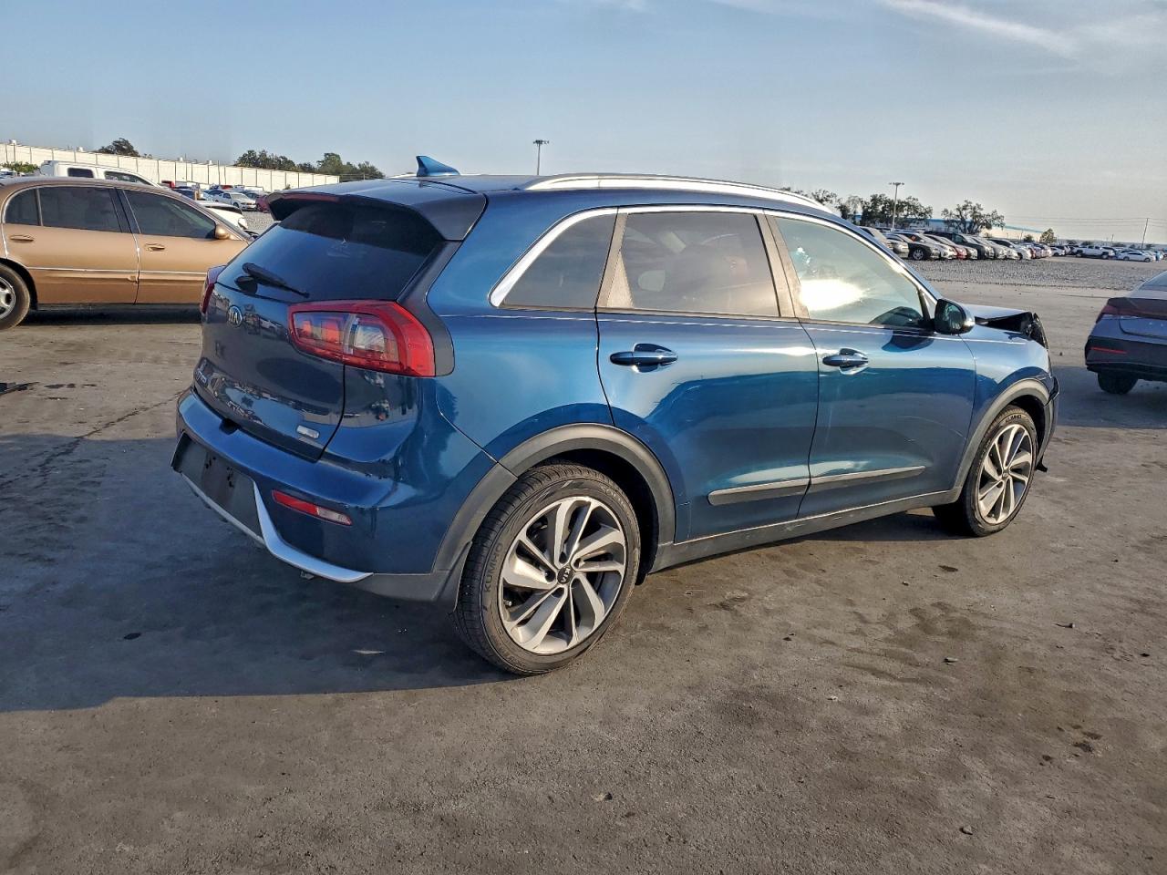 2017 KIA NIRO EX TOURING photo 3