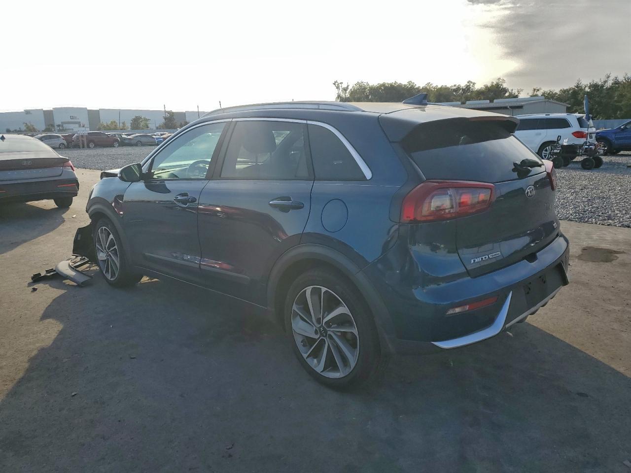 2017 KIA NIRO EX TOURING photo 2