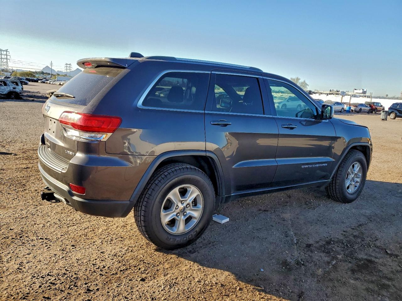 2016 JEEP GRAND CHEROKEE LAREDO photo 3