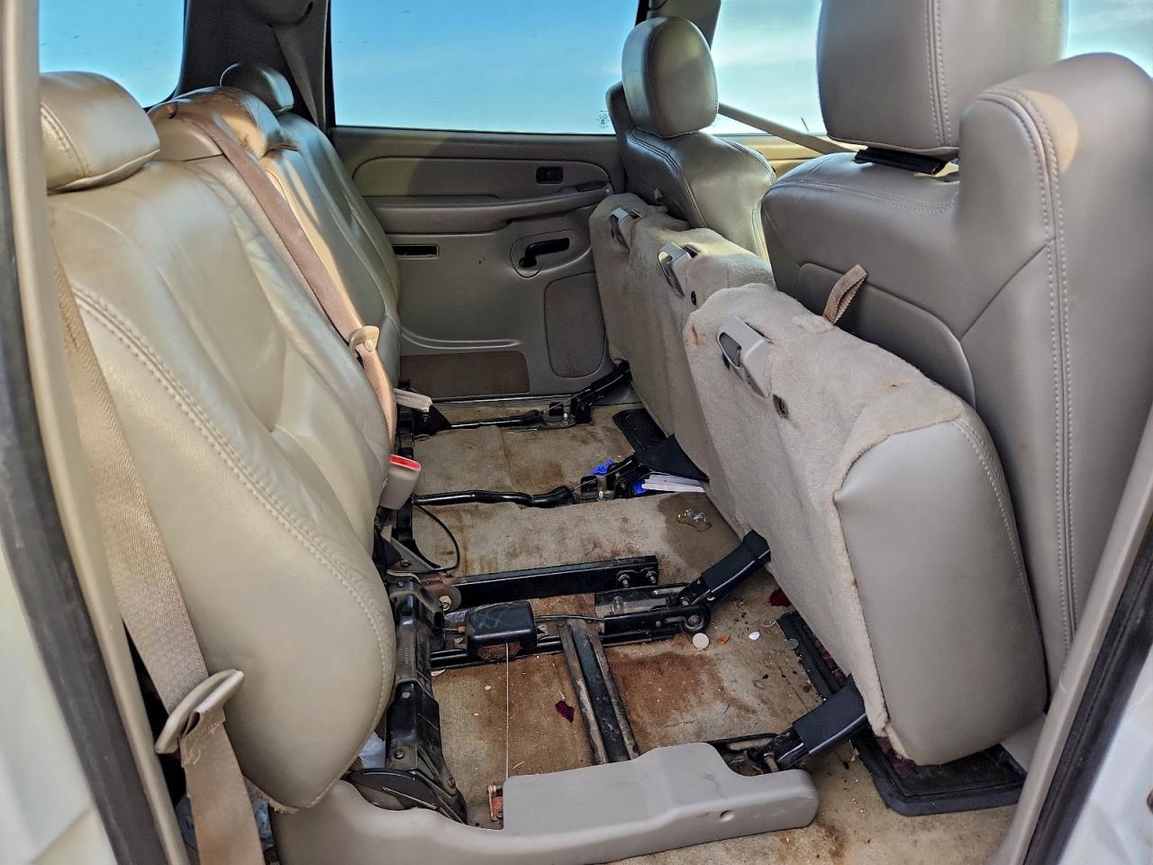 2004 CHEVROLET SUBURBAN K1500 photo 10