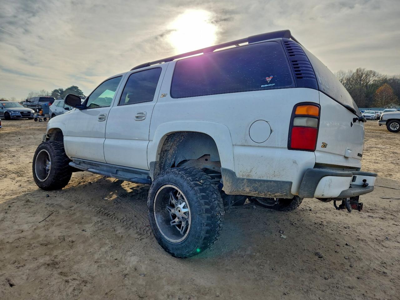 2004 CHEVROLET SUBURBAN K1500 photo 2
