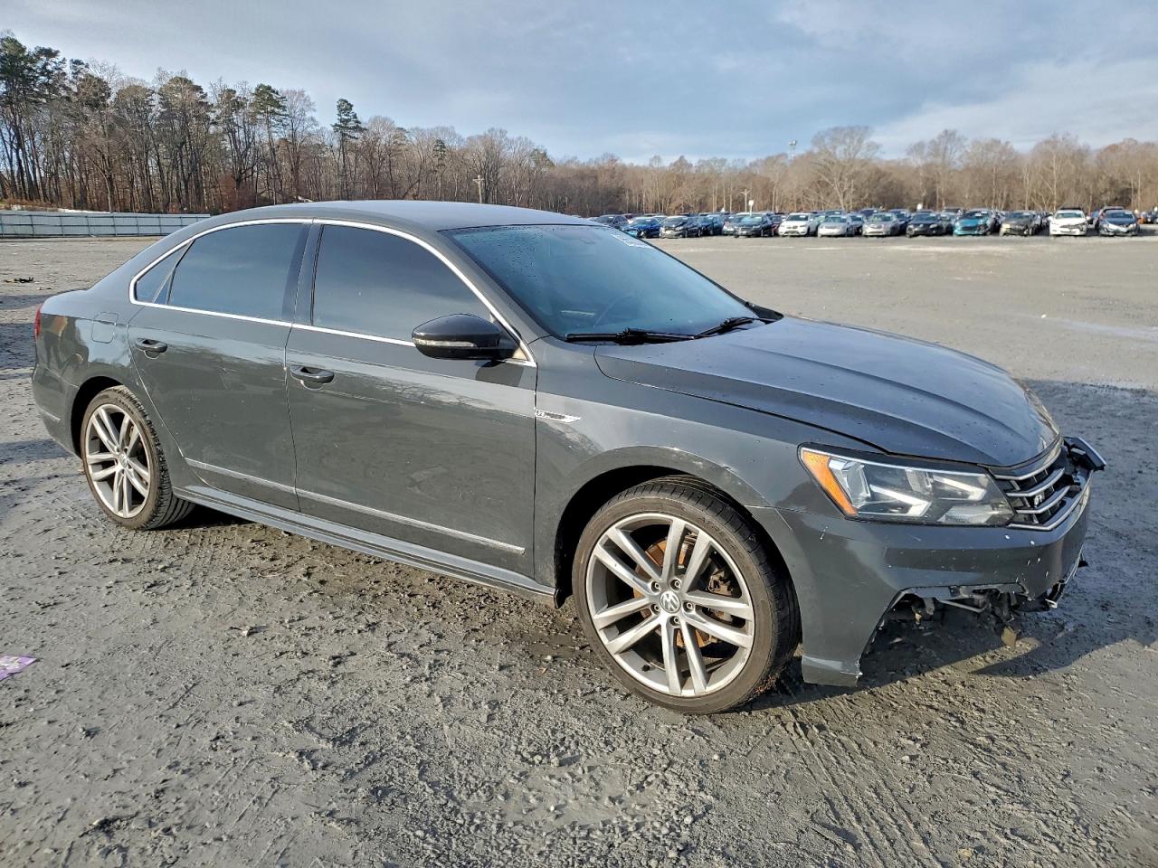 2017 VOLKSWAGEN PASSAT R-LINE photo 7