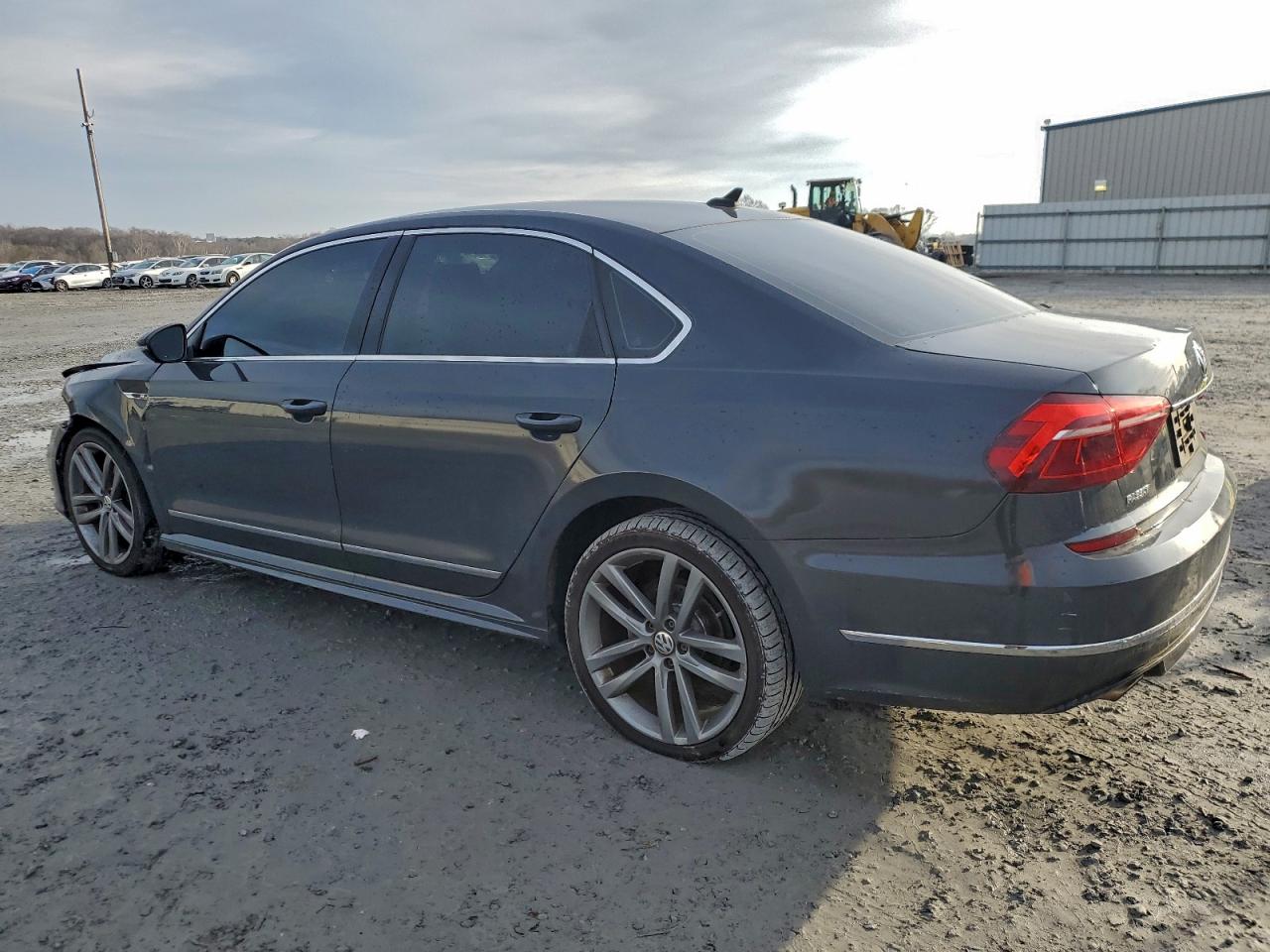 2017 VOLKSWAGEN PASSAT R-LINE photo 3