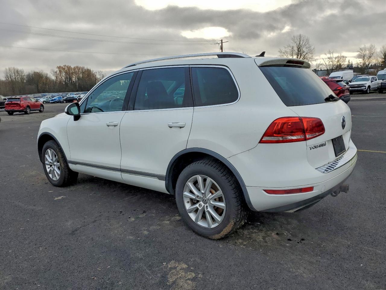 2014 VOLKSWAGEN TOUAREG V6 photo 2