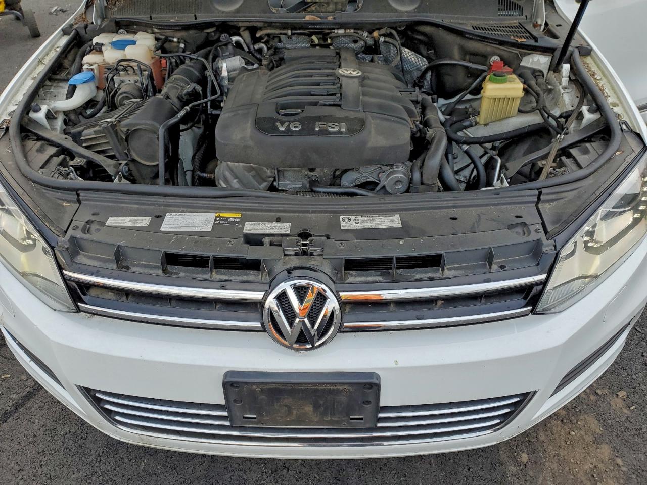 2014 VOLKSWAGEN TOUAREG V6 photo 12
