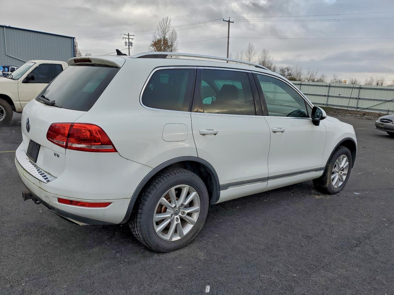 2014 VOLKSWAGEN TOUAREG V6 photo 3