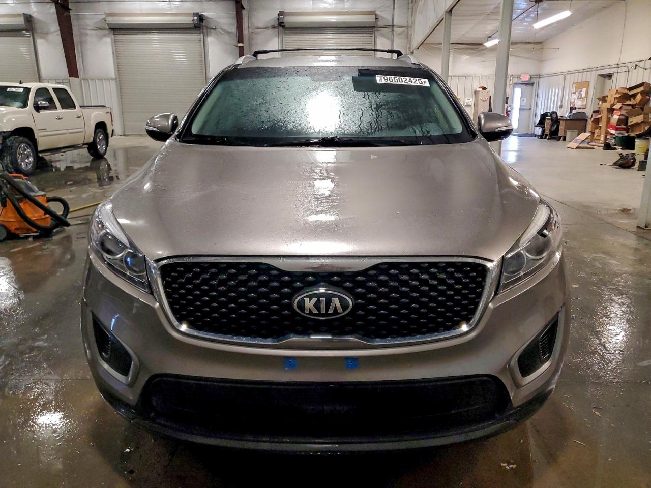 2017 KIA SORENTO LX photo 5
