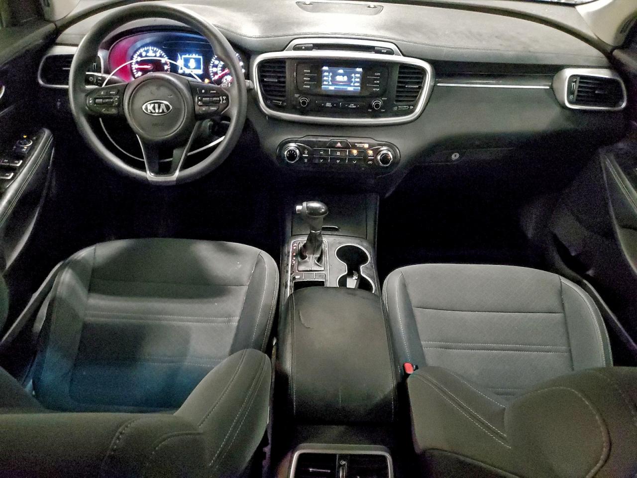 2017 KIA SORENTO LX photo 8