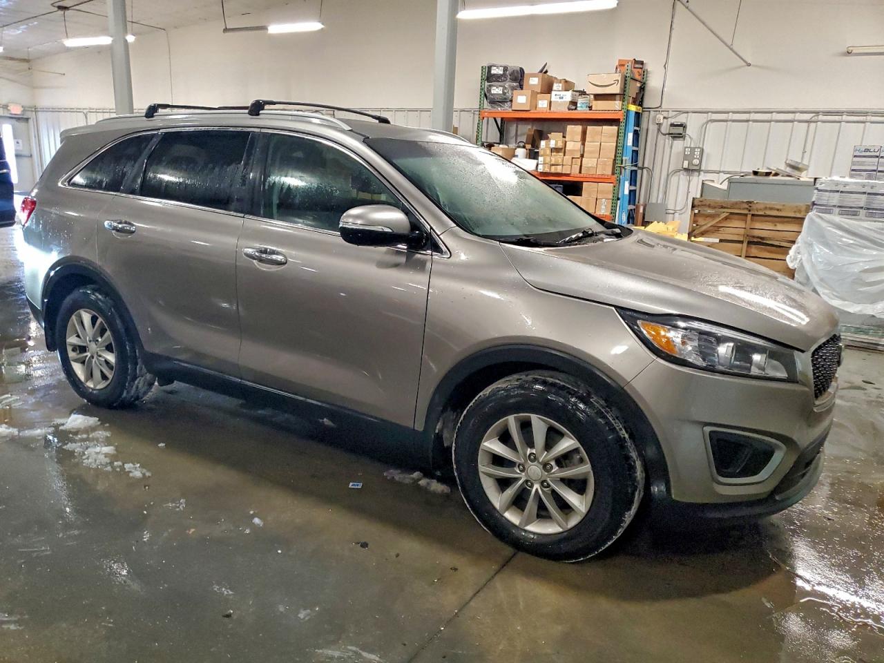 2017 KIA SORENTO LX photo 4