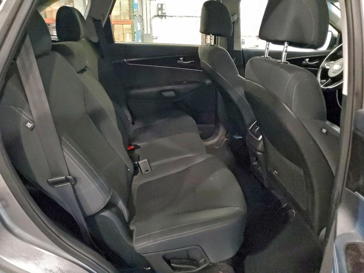 2017 KIA SORENTO LX photo 11