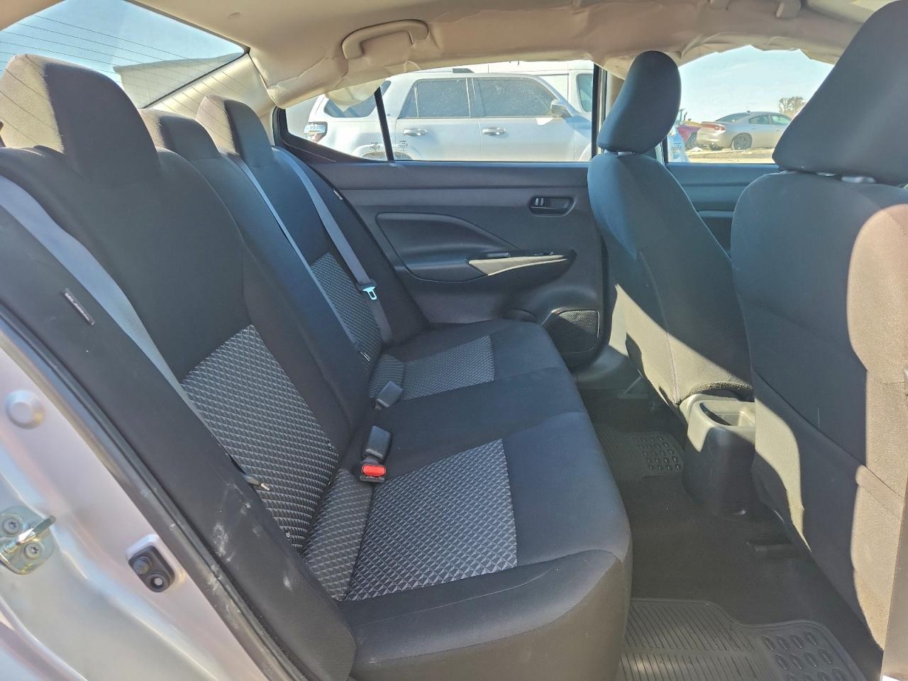 2021 NISSAN VERSA S photo 10