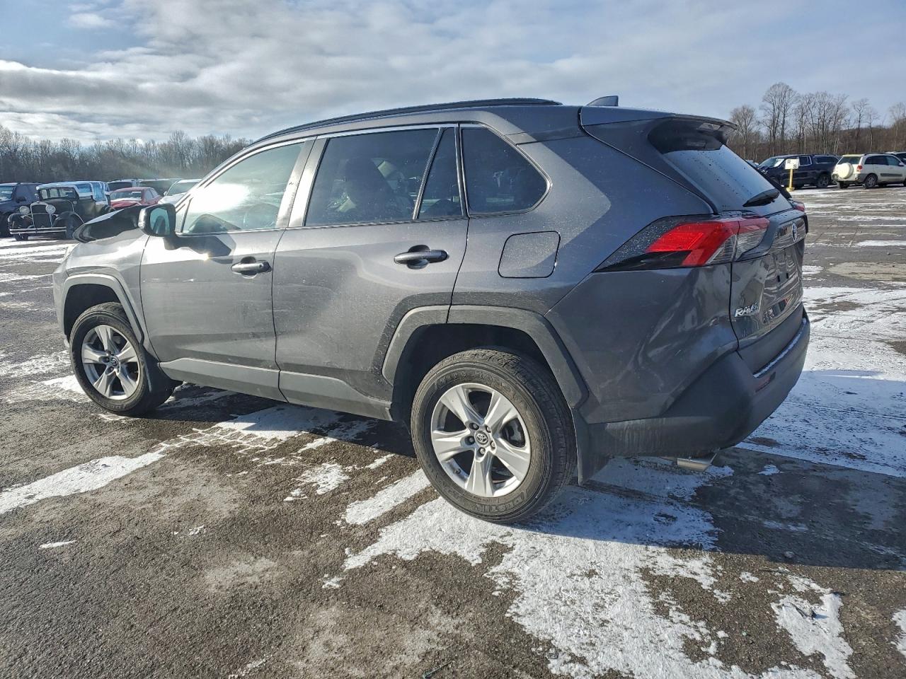 2019 TOYOTA RAV4 XLE photo 2