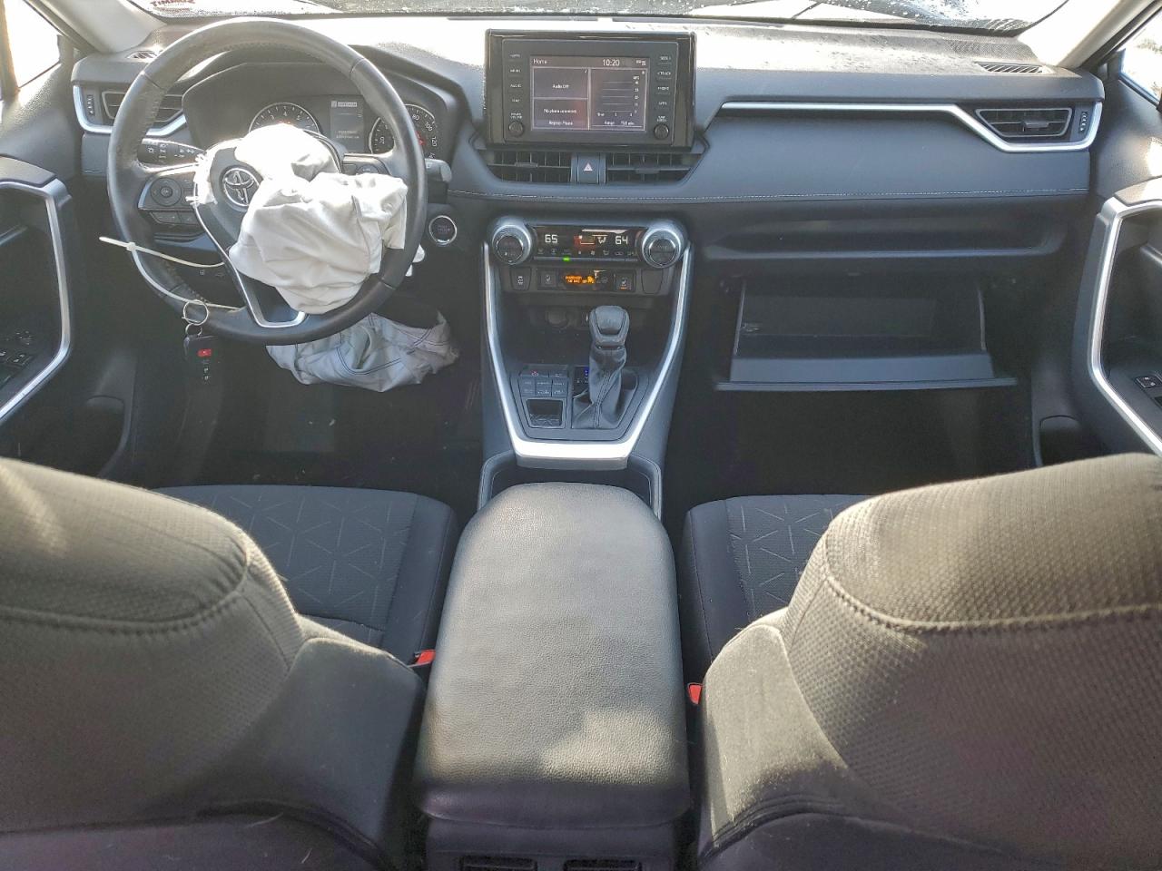 2019 TOYOTA RAV4 XLE photo 8