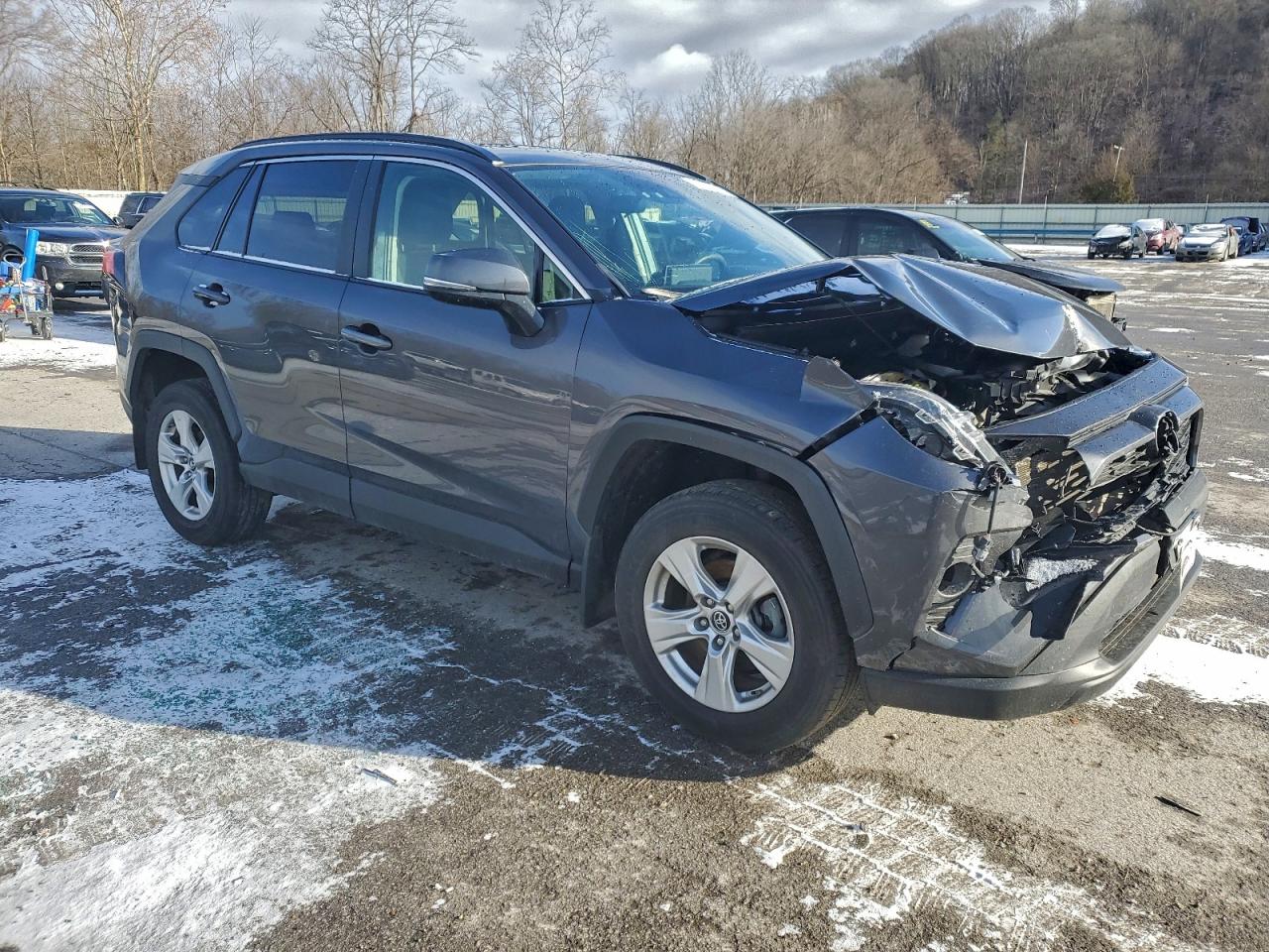 2019 TOYOTA RAV4 XLE photo 4