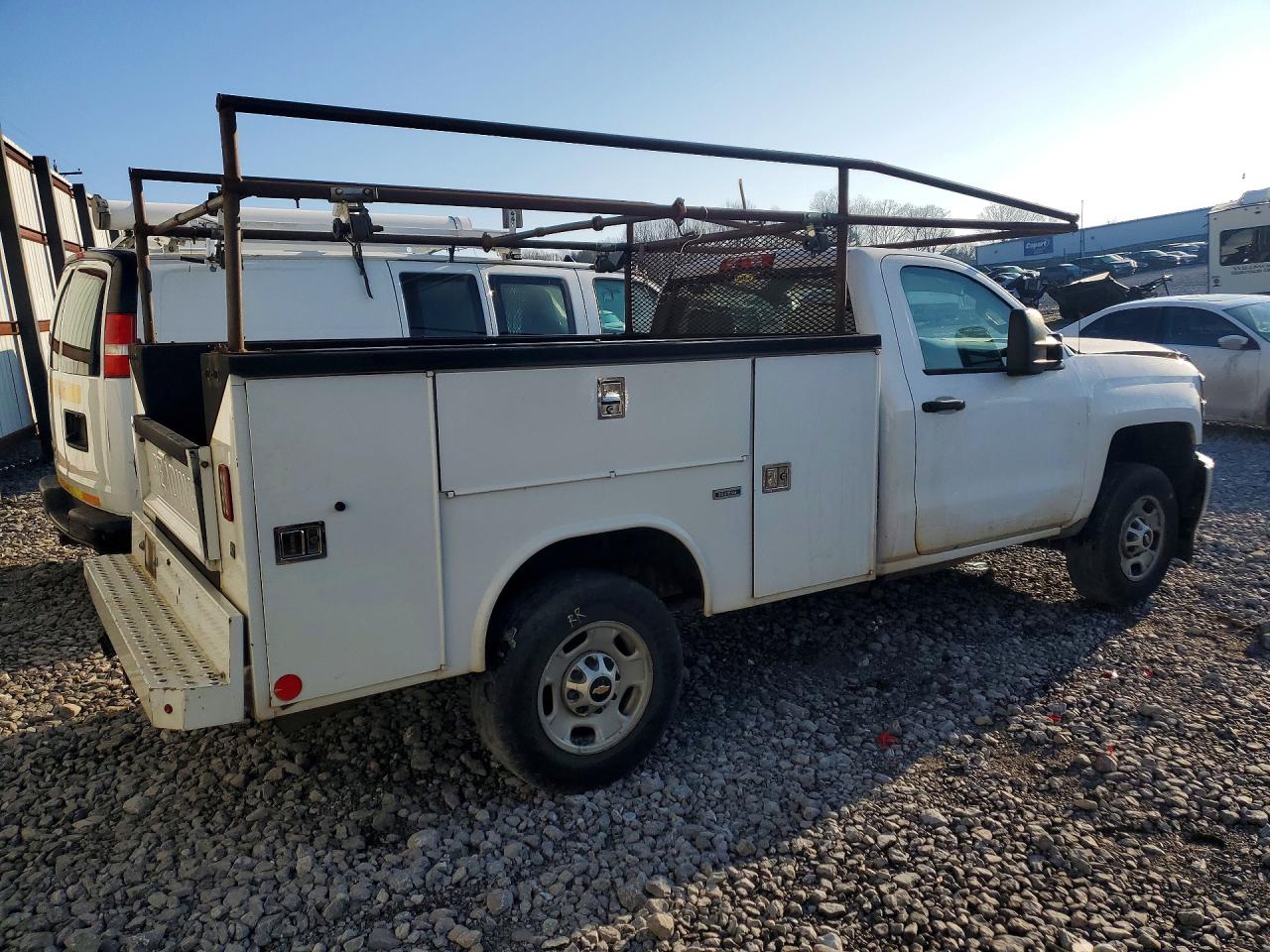 2018 CHEVROLET SILVERADO C2500 HEAVY DUTY photo 3