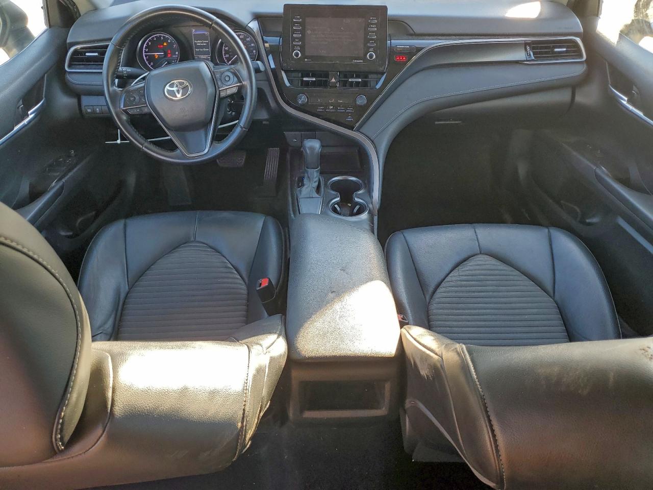 2021 TOYOTA CAMRY SE photo 22