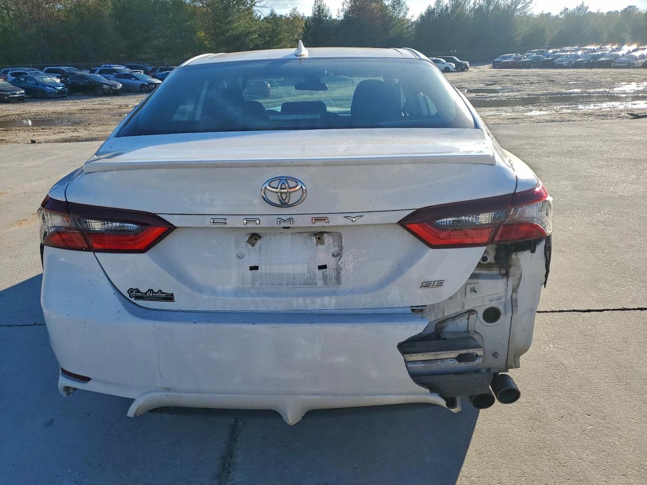 2021 TOYOTA CAMRY SE photo 16
