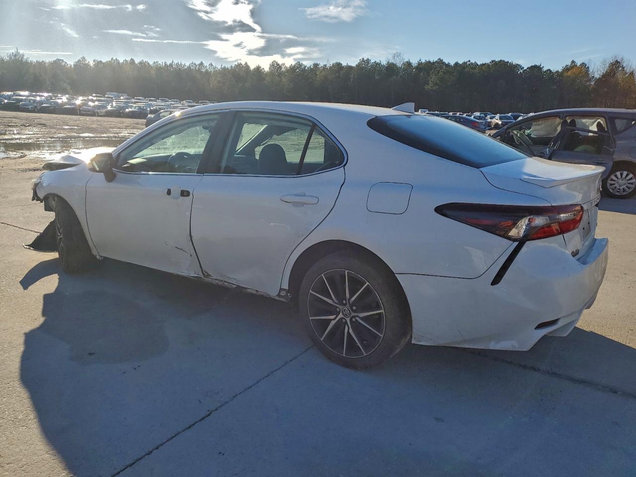 2021 TOYOTA CAMRY SE photo 4