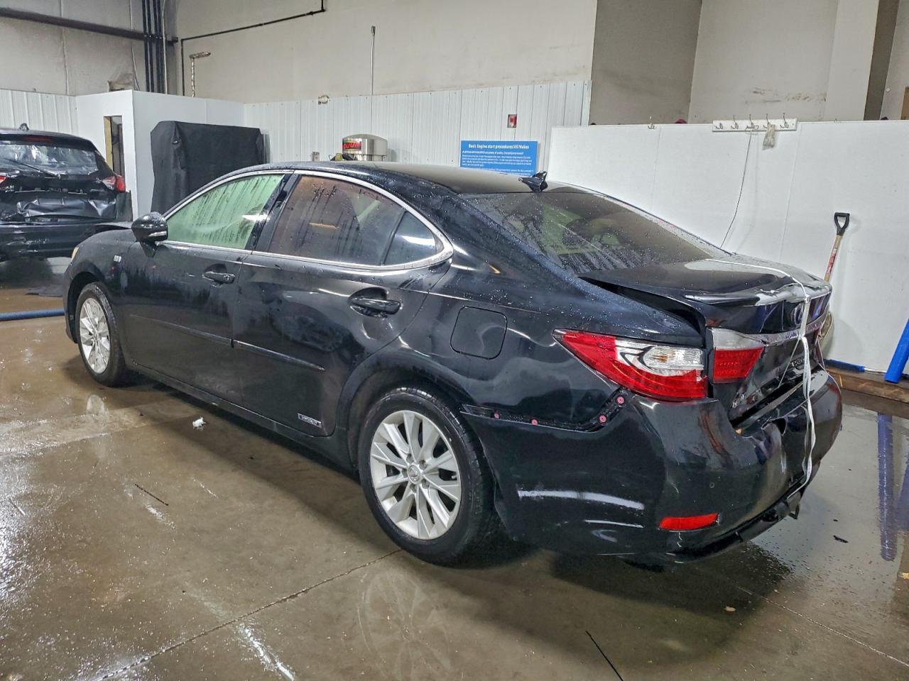 2013 LEXUS ES 300H photo 2