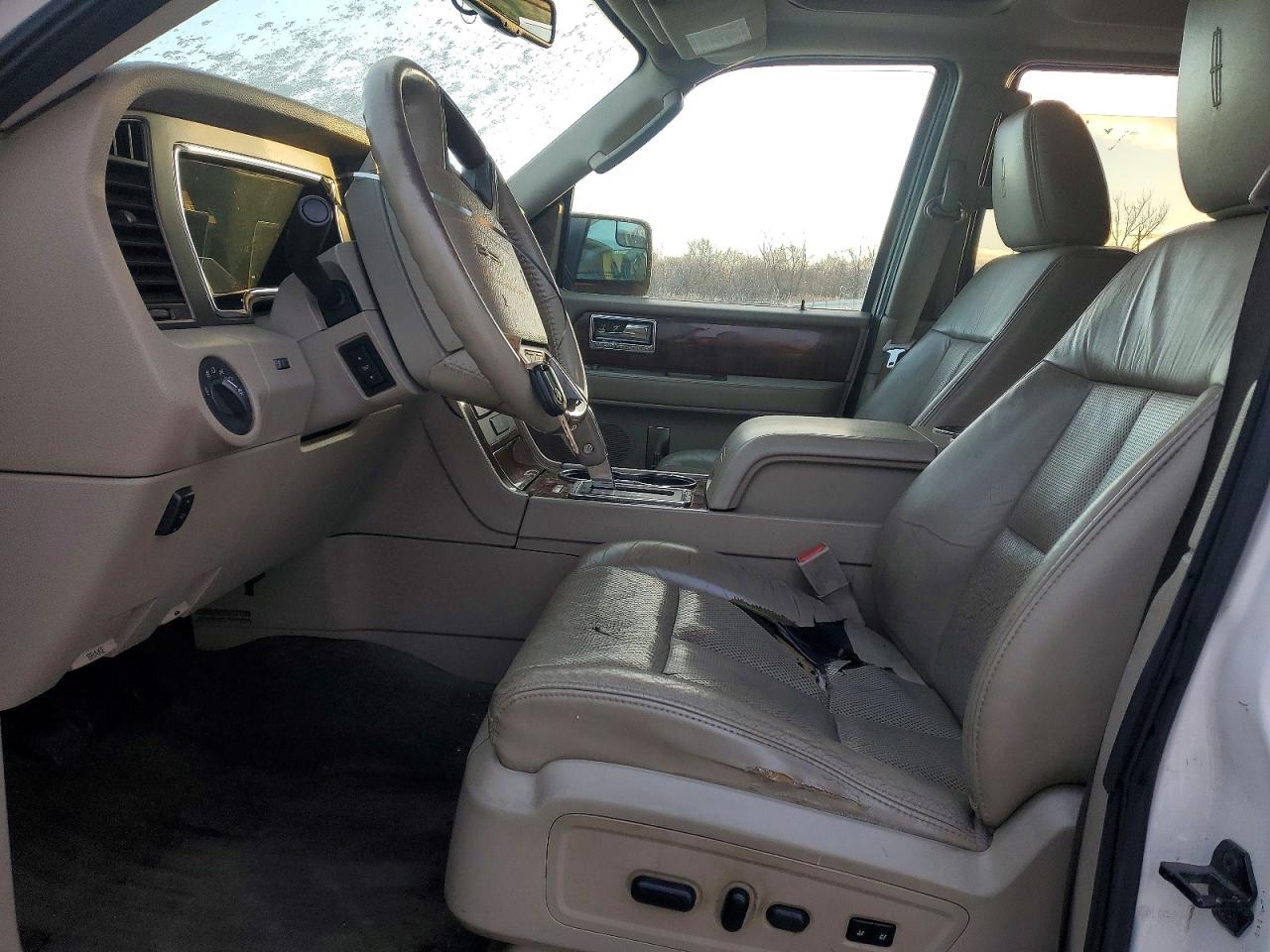 2012 LINCOLN NAVIGATOR photo 7