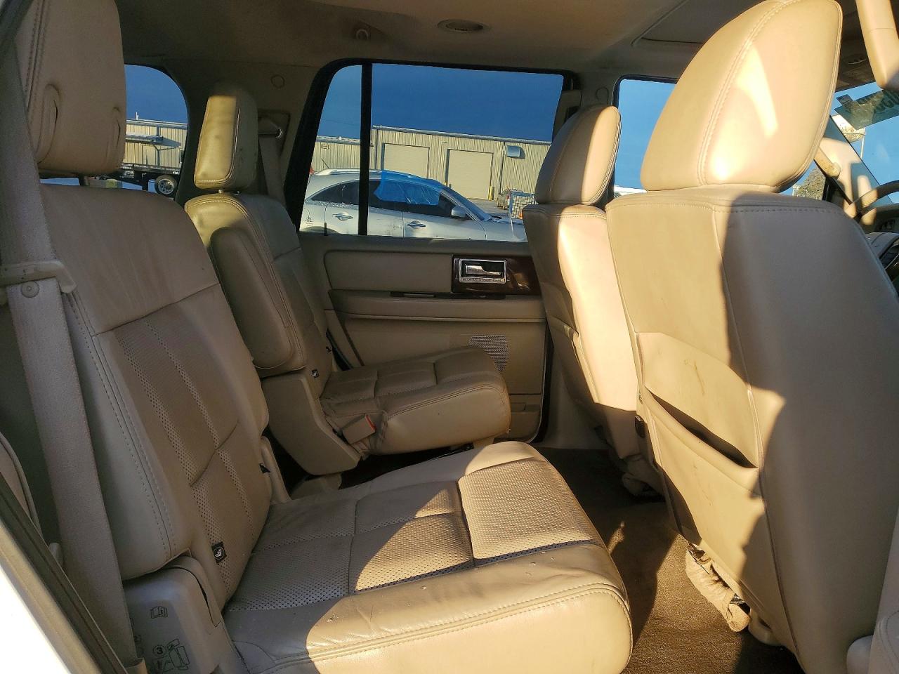 2012 LINCOLN NAVIGATOR photo 11