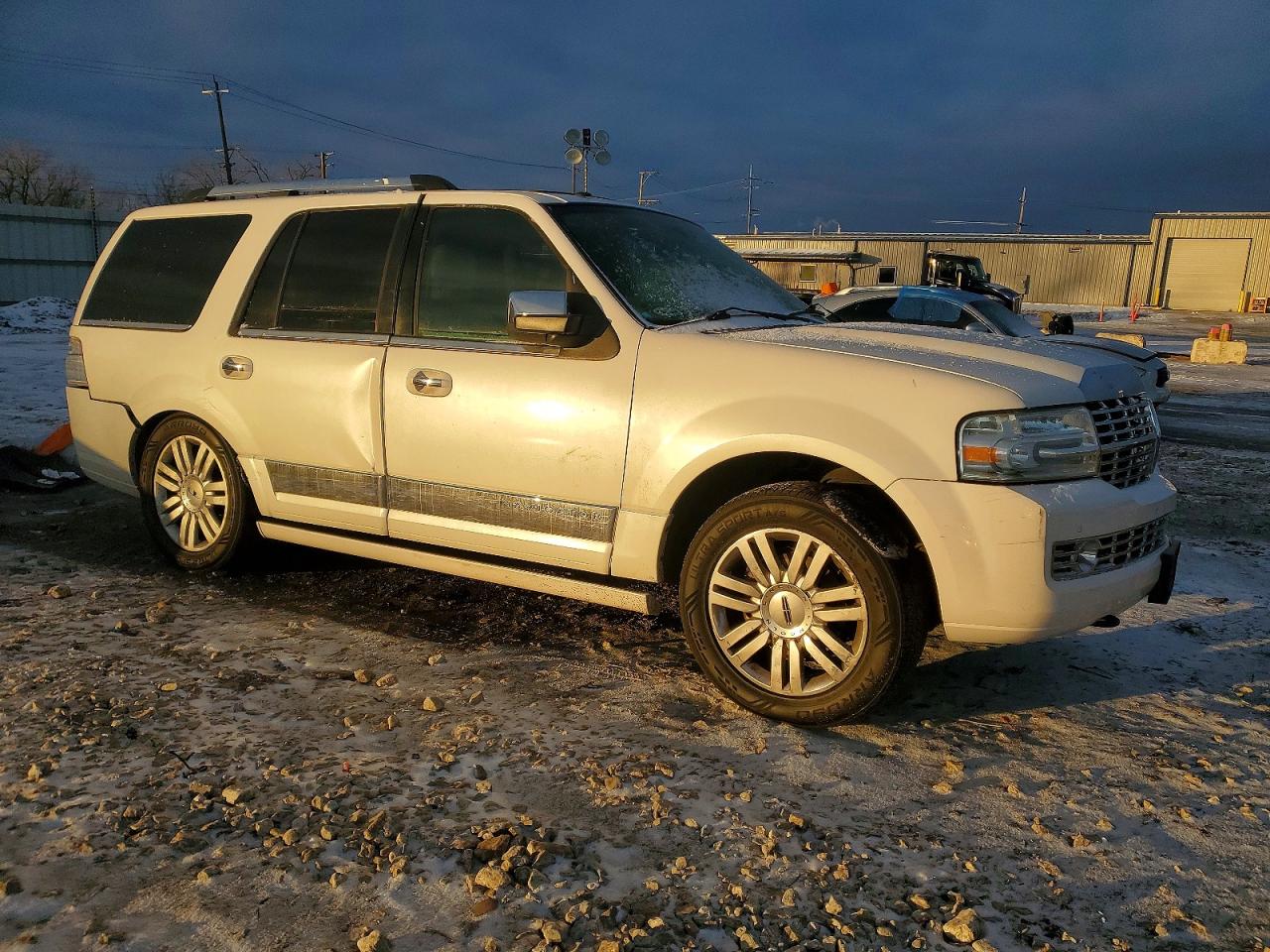 2012 LINCOLN NAVIGATOR photo 4