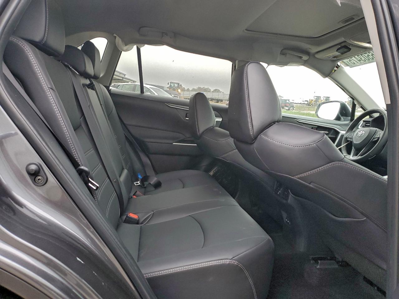 2025 TOYOTA RAV4 XLE PREMIUM photo 11