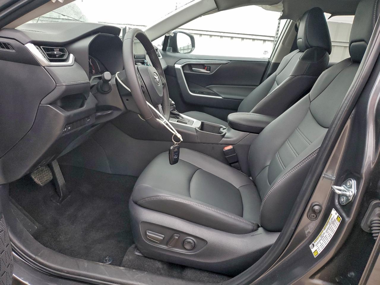2025 TOYOTA RAV4 XLE PREMIUM photo 7