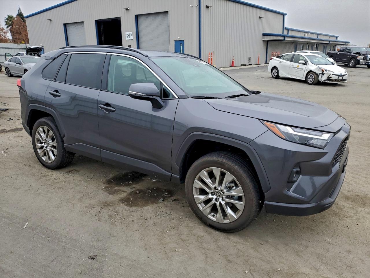 2025 TOYOTA RAV4 XLE PREMIUM photo 4