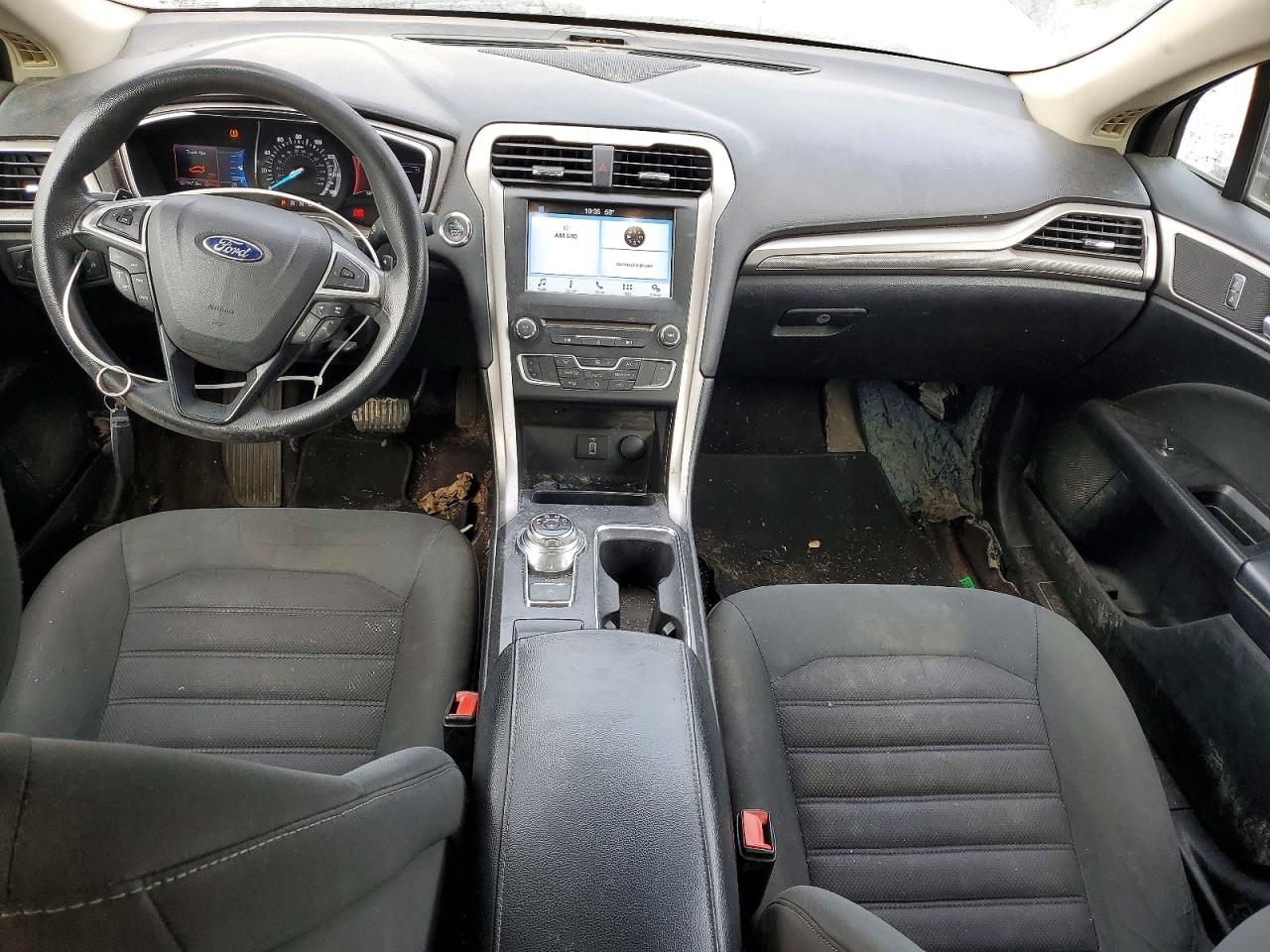 2017 FORD FUSION SE photo 8