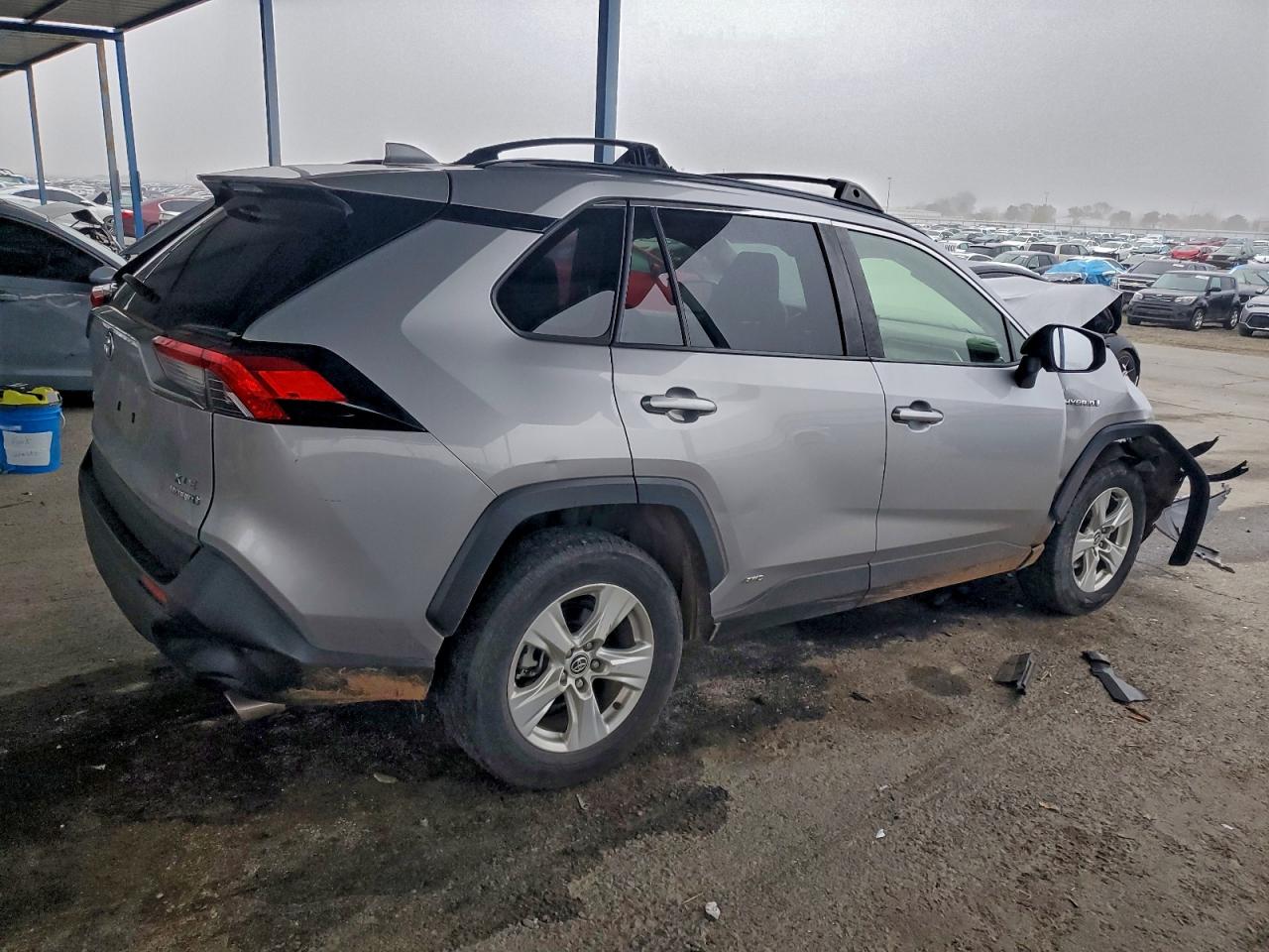 2021 TOYOTA RAV4 XLE photo 3