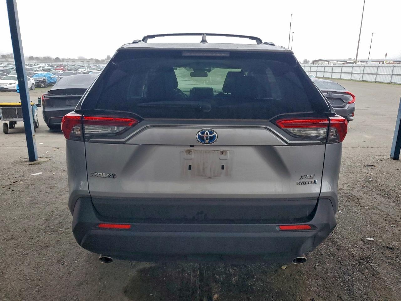 2021 TOYOTA RAV4 XLE photo 6
