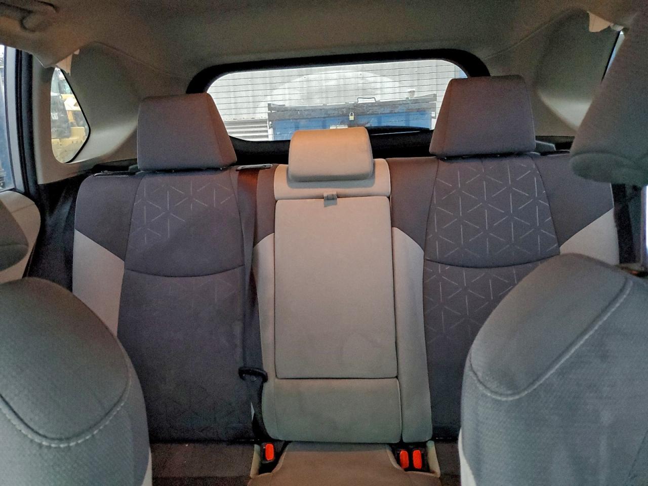 2021 TOYOTA RAV4 XLE photo 10