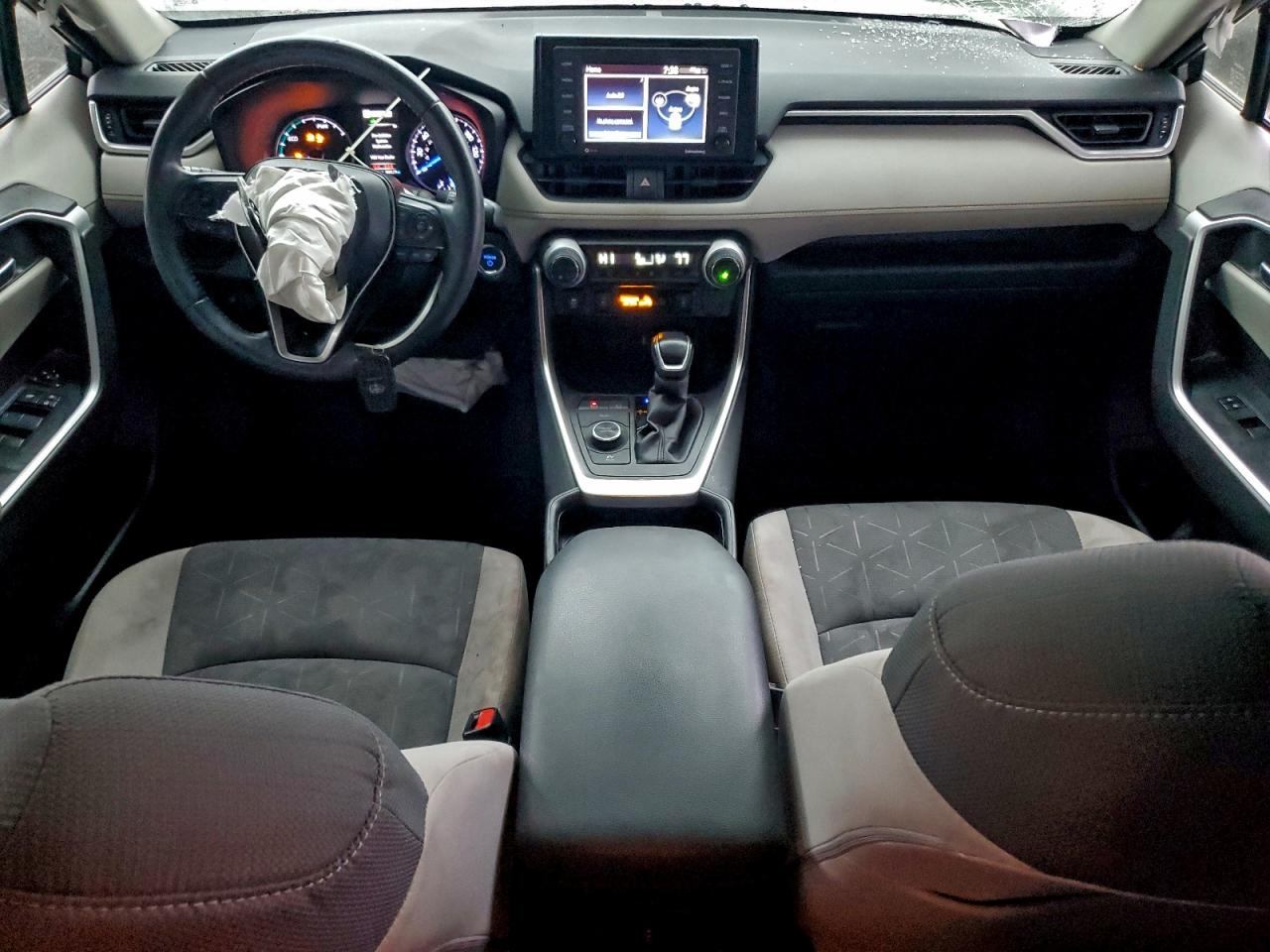 2021 TOYOTA RAV4 XLE photo 8