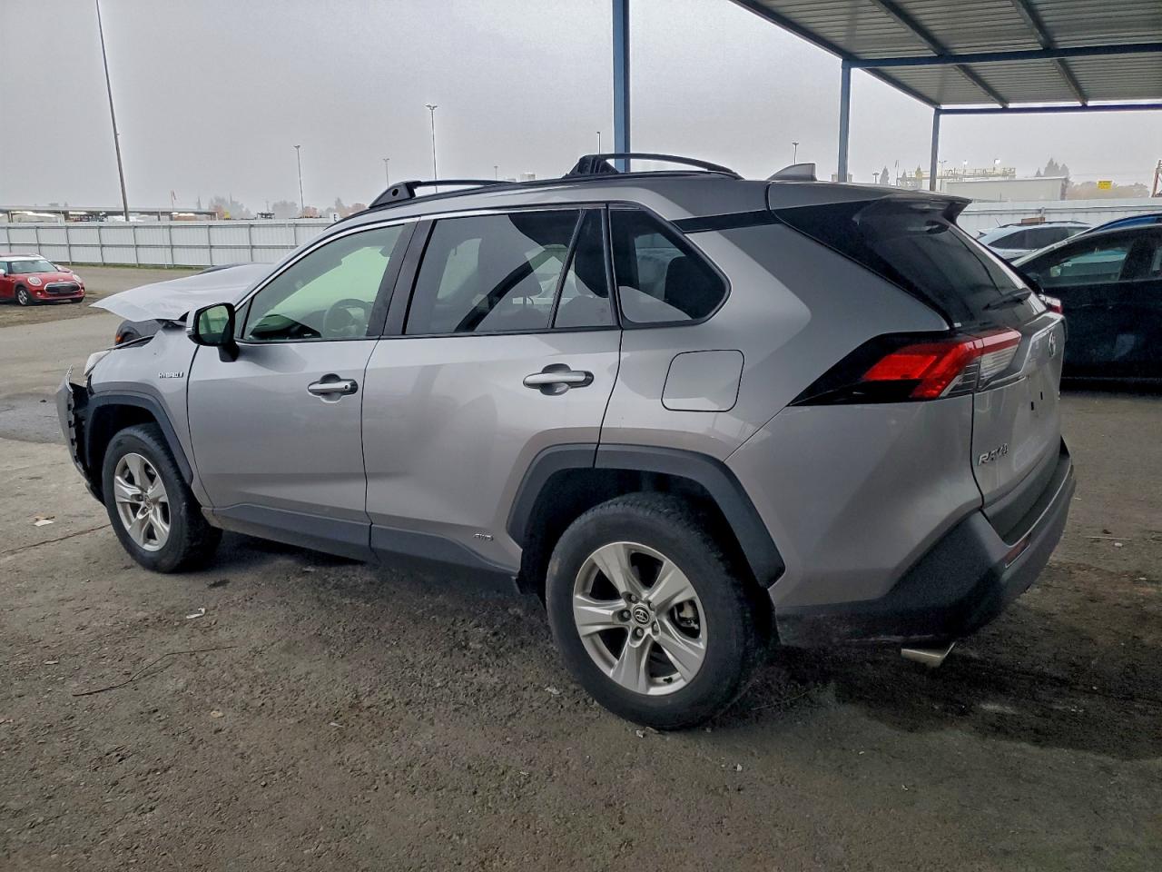 2021 TOYOTA RAV4 XLE photo 2