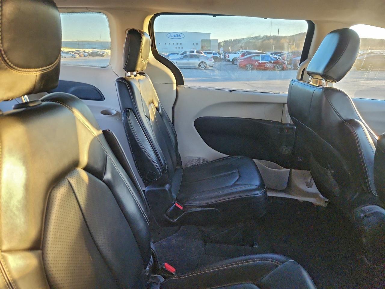 2020 CHRYSLER VOYAGER LXI photo 11