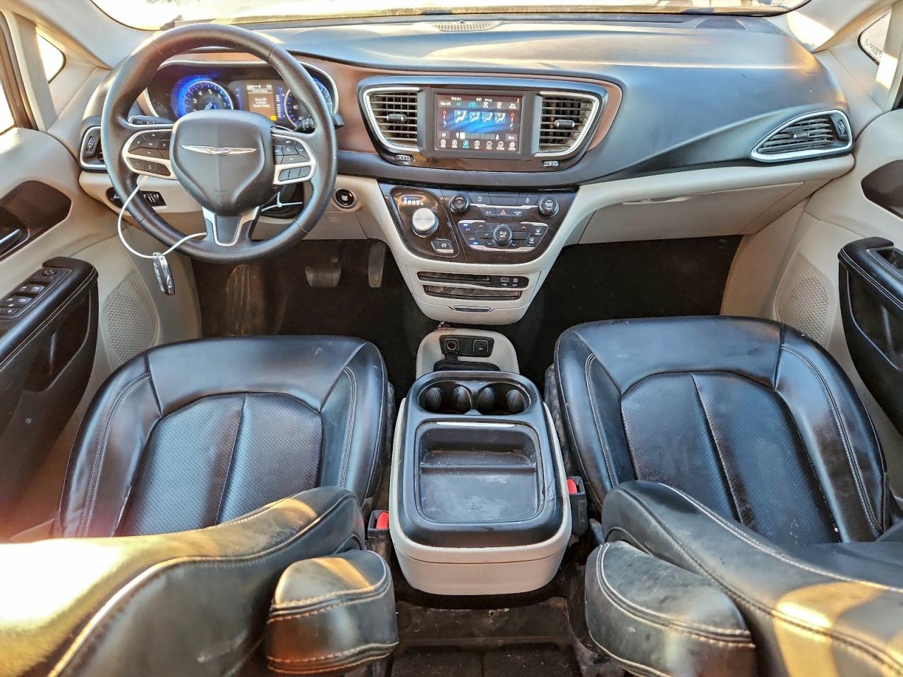 2020 CHRYSLER VOYAGER LXI photo 8