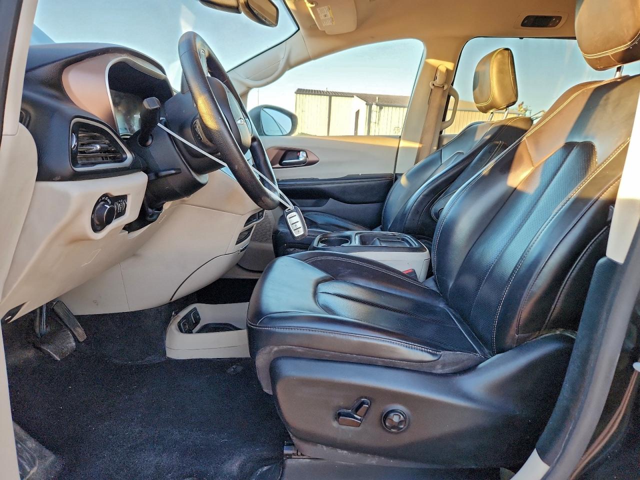 2020 CHRYSLER VOYAGER LXI photo 7