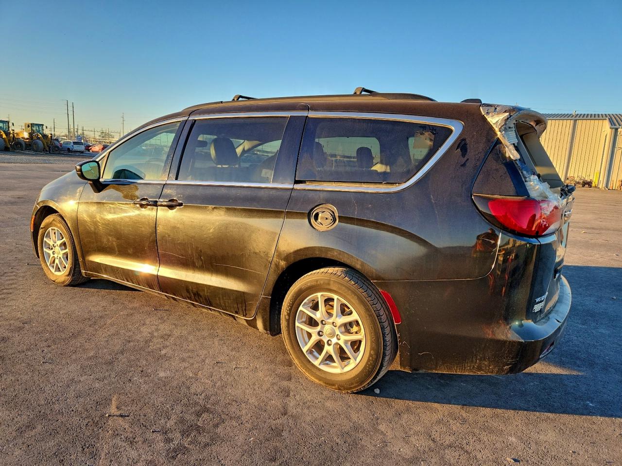 2020 CHRYSLER VOYAGER LXI photo 2